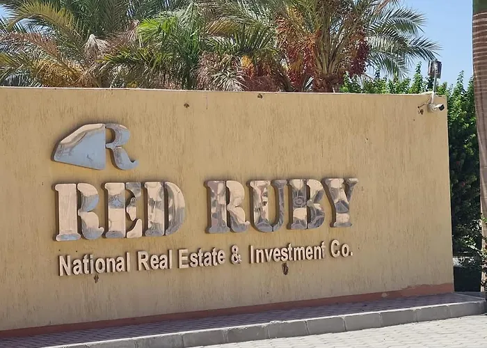 Redruby Apartment *